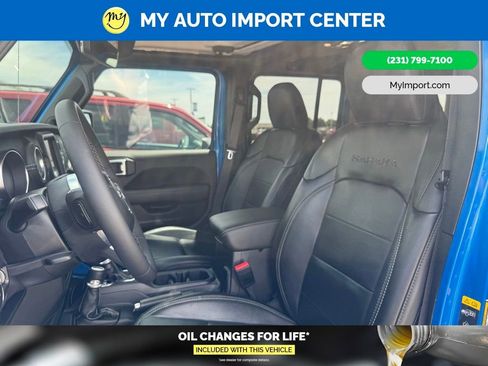 Used 2023 Jeep Wrangler Unlimited Sahara w/ Cold Weather Group AWD/4WD image 6
