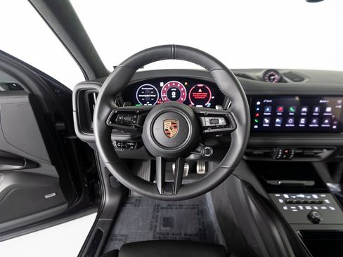 Certified 2025 Porsche Cayenne GTS AWD/4WD image 20