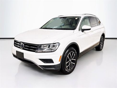 Used 2021 Volkswagen Tiguan SE w/ Panoramic Sunroof Package image 3
