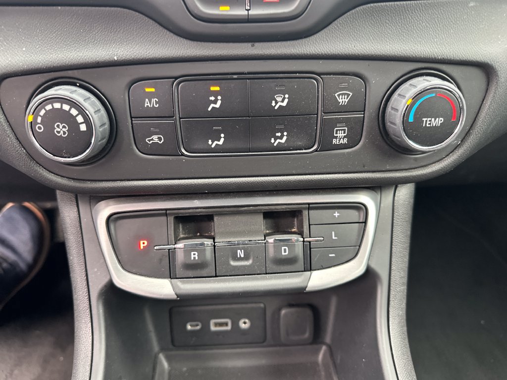 Used 2024 GMC Terrain SLE AWD/4WD image 18