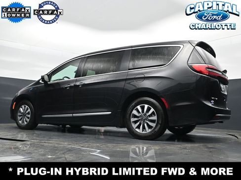 Used 2023 Chrysler Pacifica Limited FWD image 25
