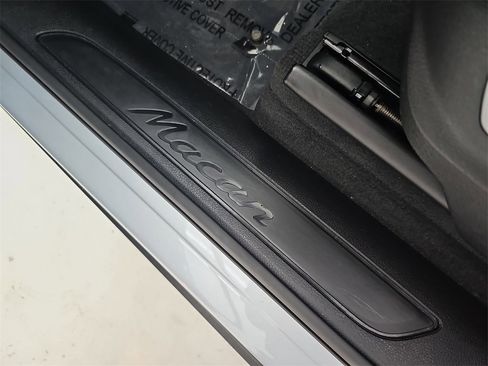 Used 2018 Porsche Macan image 43