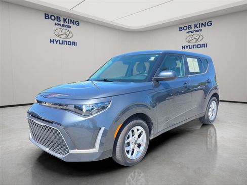 Used 2023 Kia Soul LX w/ LX Technology Package FWD image 1