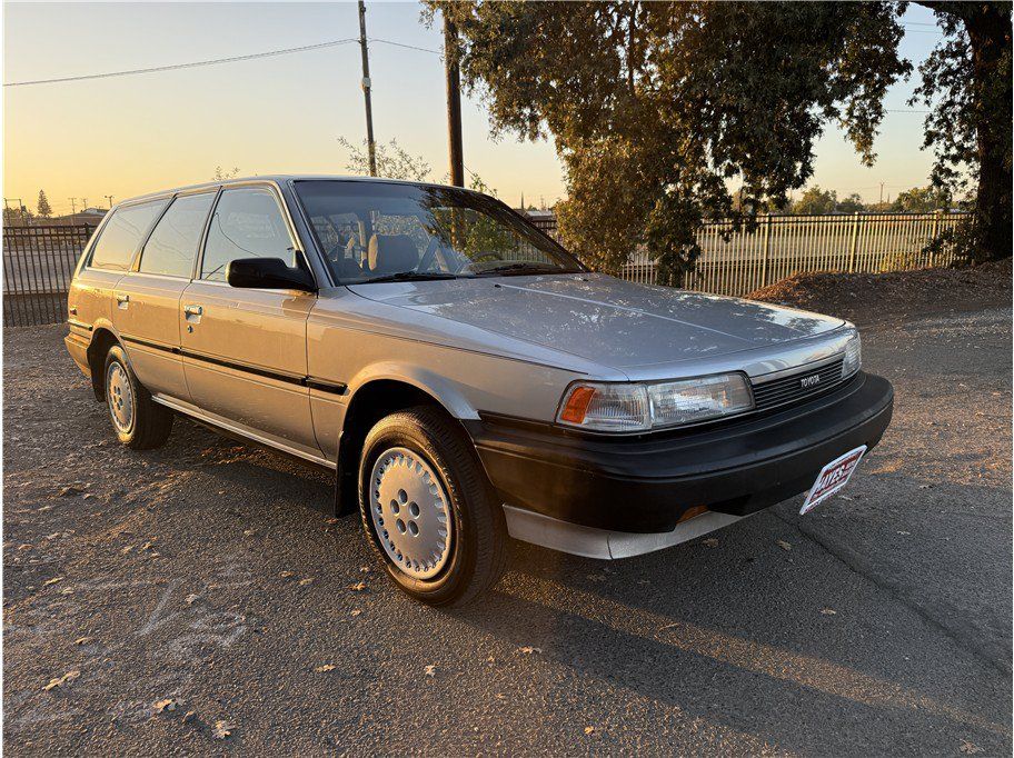 Used 1989 Toyota Camry Deluxe FWD image 7