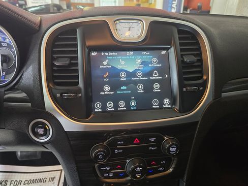 Used 2022 Chrysler 300 Touring L image 25