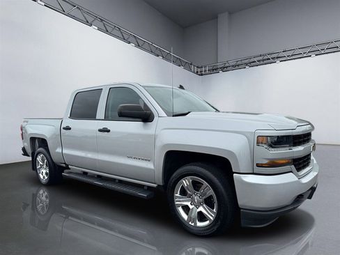 Used 2018 Chevrolet Silverado 1500 Custom w/ Custom Value Package AWD/4WD image 9