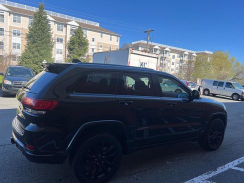 Used 2017 Jeep Grand Cherokee Altitude image 8