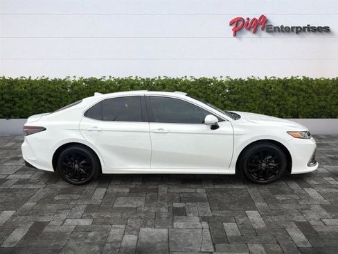 Used 2024 Toyota Camry LE w/ Convenience Package FWD image 7