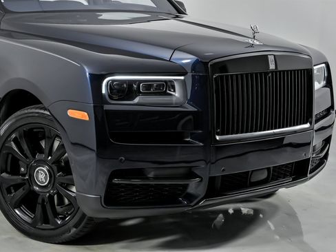 Used 2020 Rolls-Royce Cullinan image 3