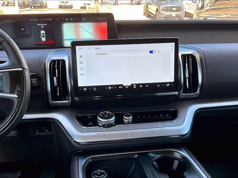 Certified 2025 Ford Expedition Platinum w/ Platinum Ultimate Package image 7