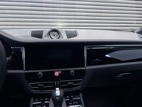New 2026 Porsche Macan image 17