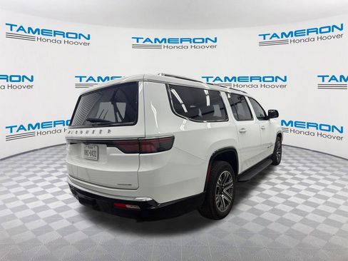 Used 2024 Jeep Wagoneer L Series II w/ Flexible Seating Group RWD image 5