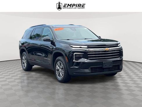 Used 2024 Chevrolet Traverse LT w/ Enhanced Driving Package FWD image 1