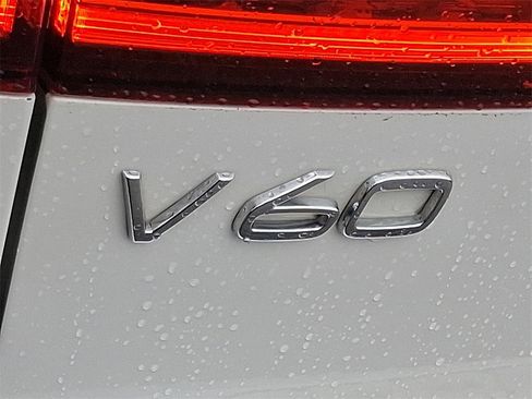 Used 2020 Volvo V60 T5 Cross Country image 30