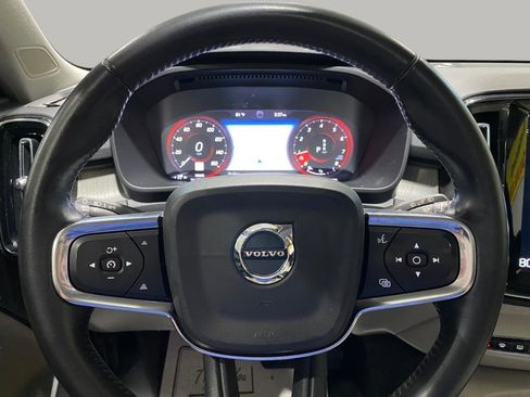 Used 2019 Volvo XC40 T4 Inscription image 10