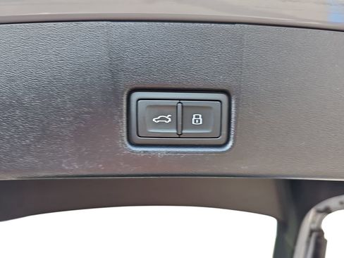 Used 2024 Audi Q4 e-tron Premium Plus w/ Premium Plus AWD/4WD image 31