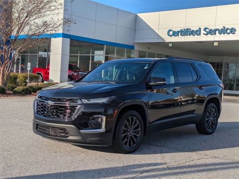 Used 2023 Chevrolet Traverse RS image 4