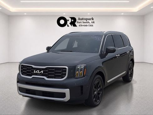 Used 2024 Kia Telluride S w/ S Sunroof Package FWD image 2