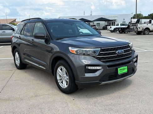 Used 2020 Ford Explorer XLT w/ Equipment Group 202A RWD image 7