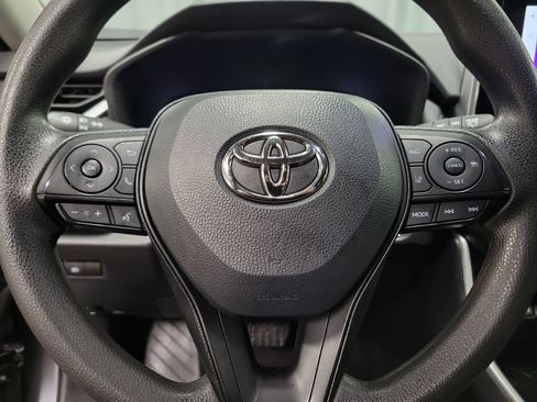 Used 2025 Toyota RAV4 XLE AWD/4WD image 24