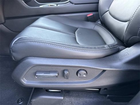 New 2025 Honda Pilot Touring image 6