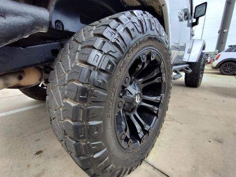 Used 2014 Jeep Wrangler Unlimited Sahara w/ Max Tow Package AWD/4WD image 15