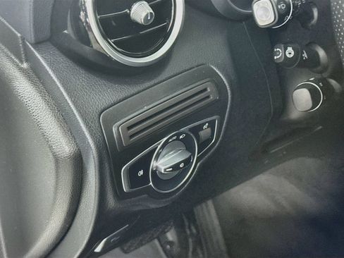 Used 2019 Mercedes-Benz GLC 300 4MATIC image 9