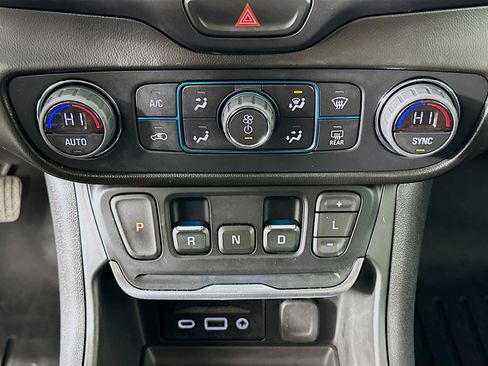 Used 2018 GMC Terrain SLT w/ Preferred Package image 25