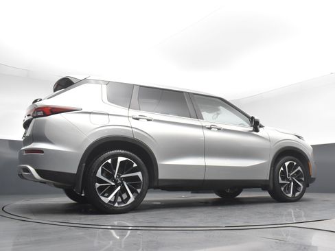Used 2023 Mitsubishi Outlander SE image 24