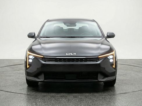 Used 2025 Kia K4 LXS image 2