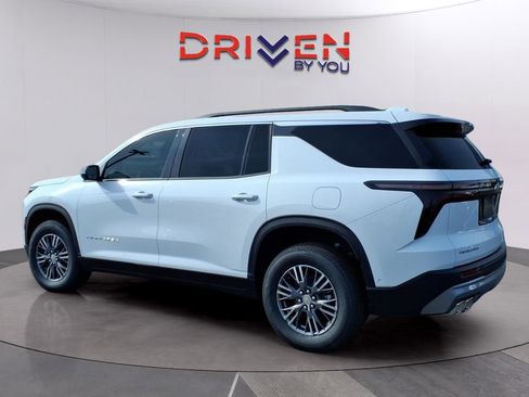 New 2026 Chevrolet Traverse LT image 3