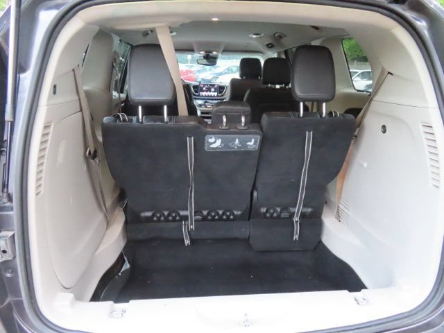 Used 2021 Chrysler Pacifica Touring-L FWD image 10