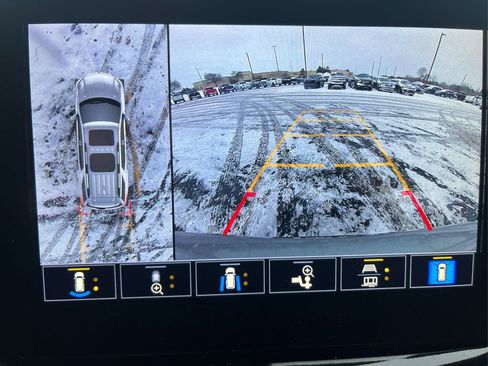 Certified 2023 Chevrolet Traverse RS image 28