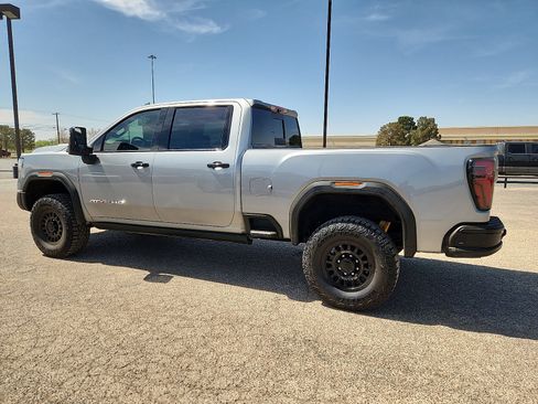 Used 2025 GMC Sierra 2500 AT4X w/ AT4X AEV Edition image 4