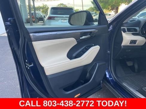 Used 2023 Toyota Highlander Platinum FWD image 5