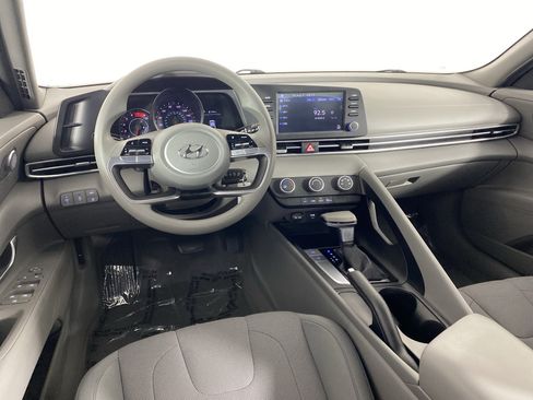 Used 2021 Hyundai Elantra SE FWD image 35
