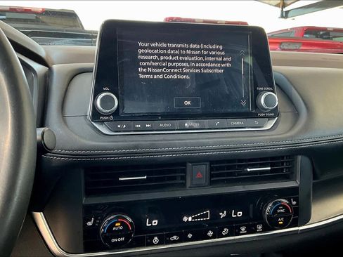 Used 2023 Nissan Rogue SV w/ SV Premium B Package image 31