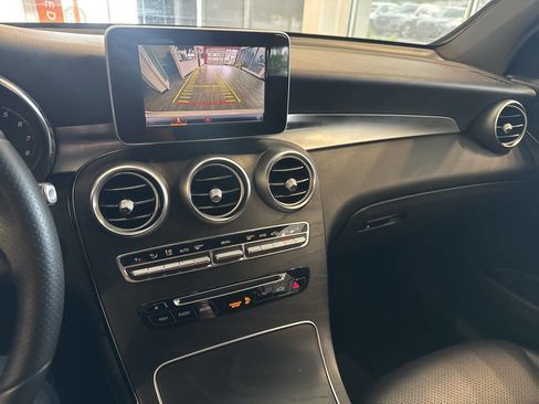 Used 2018 Mercedes-Benz GLC 300 4MATIC w/ Premium Package image 31