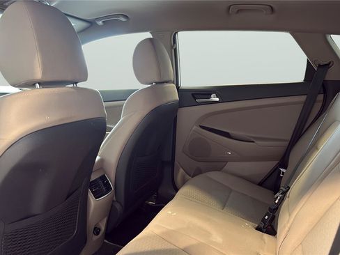 Used 2019 Hyundai Tucson Sport FWD image 17