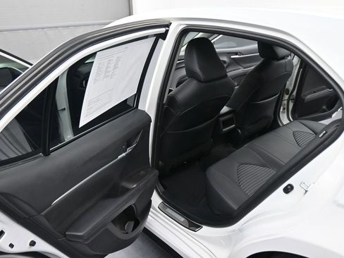 Used 2022 Toyota Camry SE image 39