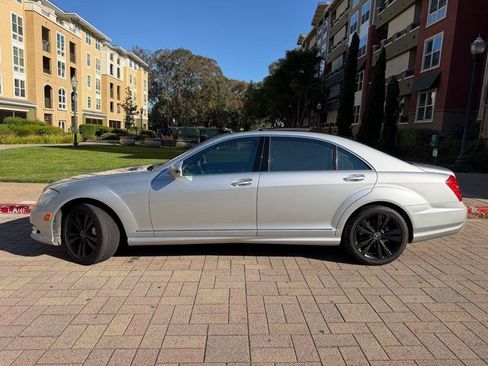 Used 2010 Mercedes-Benz S 550 image 2