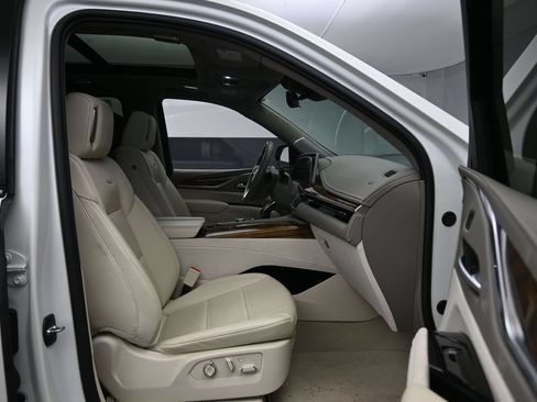 Used 2024 Cadillac Escalade ESV Sport Platinum AWD/4WD image 30