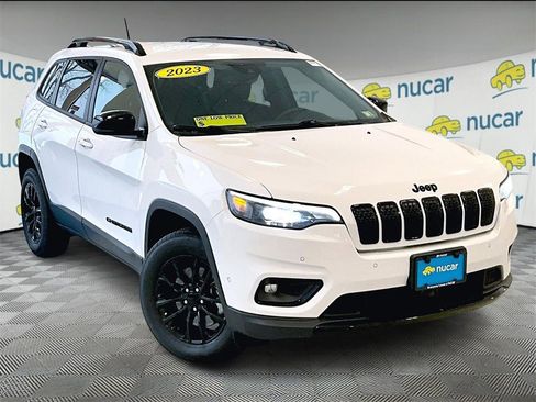 Used 2023 Jeep Cherokee Altitude Lux image 1
