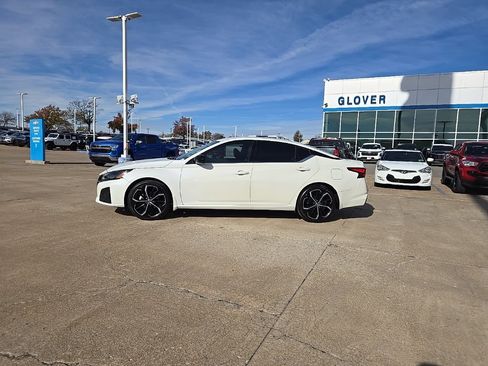 Used 2024 Nissan Altima 2.5 SR image 2