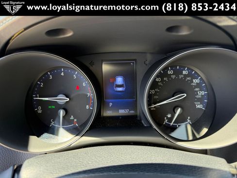 Used 2018 Toyota C-HR XLE FWD image 21