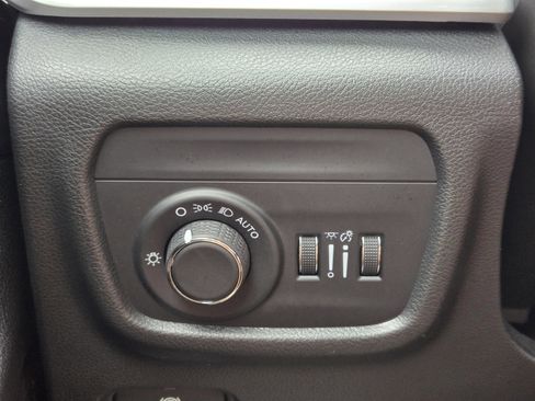 Used 2025 Jeep Grand Cherokee Altitude AWD/4WD image 19