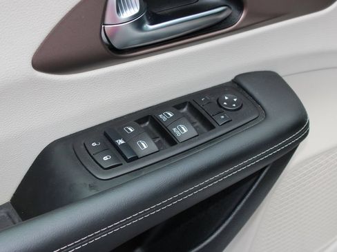 Used 2024 Chrysler Voyager LX FWD image 13