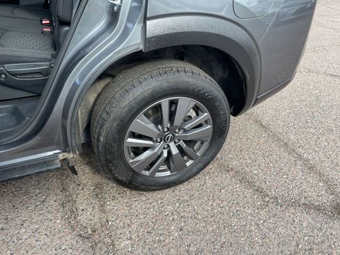 Used 2025 Nissan Pathfinder SV image 32