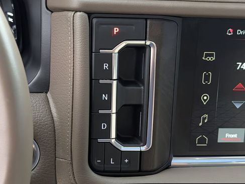 Used 2023 GMC Yukon XL Denali AWD/4WD image 17