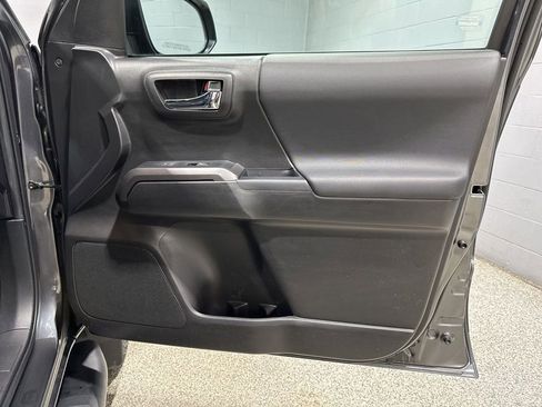 Used 2023 Toyota Tacoma TRD Sport image 17